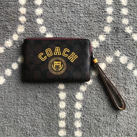 (Coach) Buttercup Corner Zip Wristlet - NEW WITH TAGS! - Picture 7 of 9